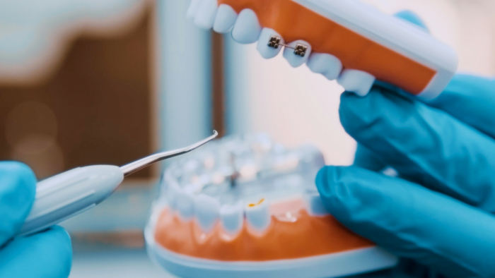 Experienta de incredere la cabinet stomatologic Sana Dentis Ovidiu - medic stomatolog cu pacient